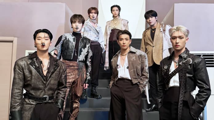 ATEEZ Catat Sejarah Sebagai Idola K-Pop Pertama yang Tampil di MAWAZINE