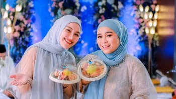 Adik Ayu Ting Ting Tuang Asi ke Makam Baby Zoltan, Begini Saran dari Netizen